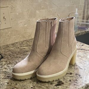 Oasis Society sz 8.5 NEW (No Box) Women's Beige Ankle Boots
